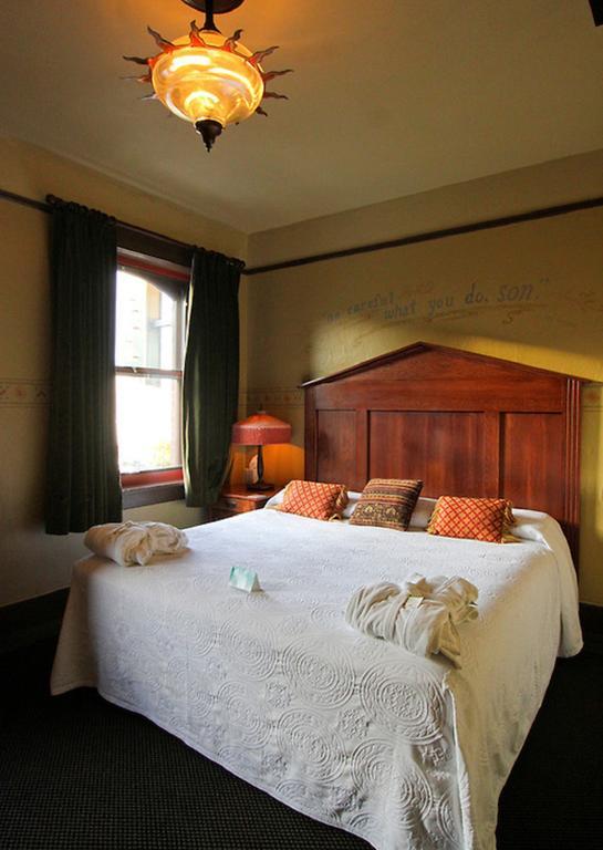 Mcmenamins Olympic Club Villa Centralia Room photo